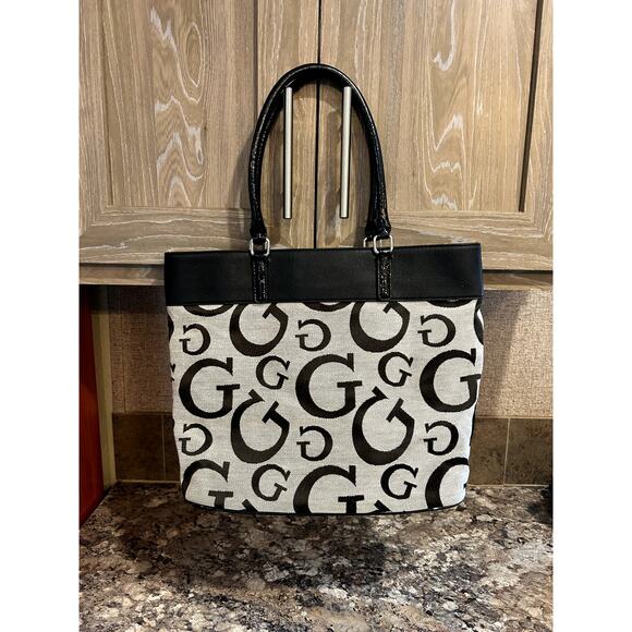 Guess Purse - Picture 2 of 8